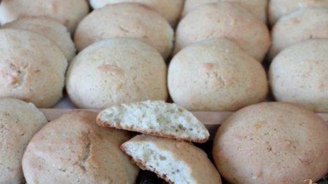 Печенье с кокосовой стружкой и ароматом миндаля