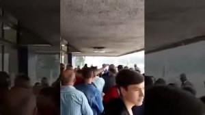 С милиционера сорвали балаклаву в Барановичах