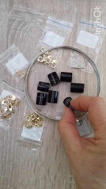 Агат относят к полудрагоценным камням. Он один из самых известных среди минералов. смотреть онлайн