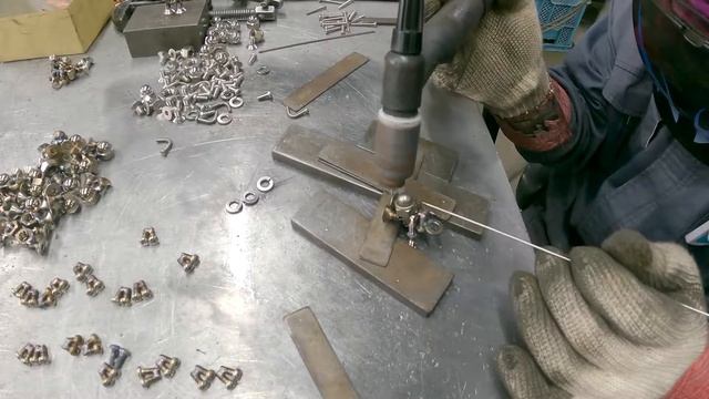 3時間睡眠の溶接士 ！56年間続ける理由とは！？ Street weldi溶接士 溶接士 MORYYの人生に欠かせない「溶接し続けるには理由がある。」 смотреть онлайн