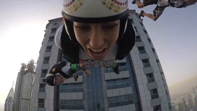 BASE-jumping Roberta Mancino in Dubai 4K
