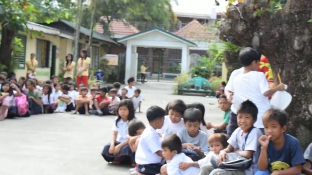 Aurora- Happy Shirts Feeding Program Feeds Seven Hundred at School. смотреть онлайн