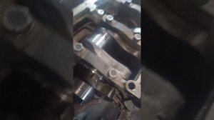 зажимает коленвал камаз