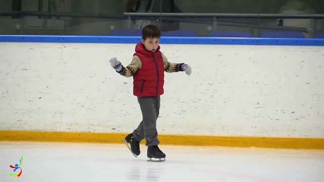 4 Years Old Learned To Ice Skate Ребенок учится кататься на коньках