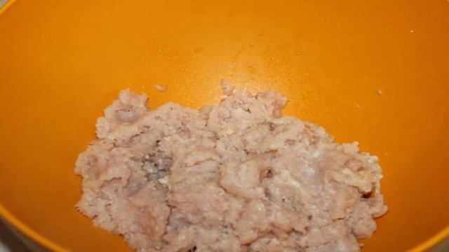 Куриные фрикадельки с зеленью в мультиварке