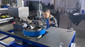 Автоматическая станция для закручивания винтов.