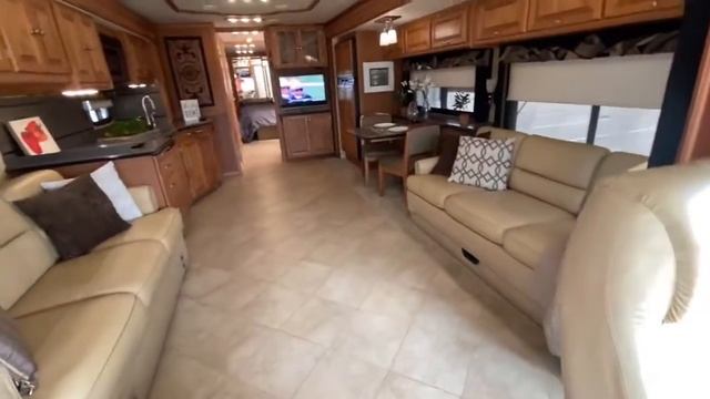 2008 TIFFIN MOTORHOMES PHAETON 42QBH смотреть онлайн