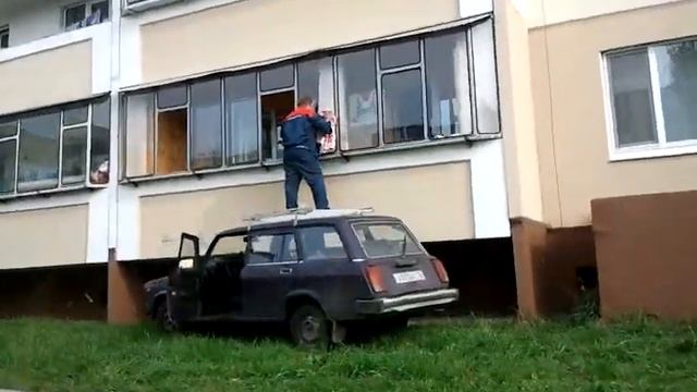 КАК В РОССИИ МОЮТ ОКНА (Так могут только у нас) смотреть онлайн