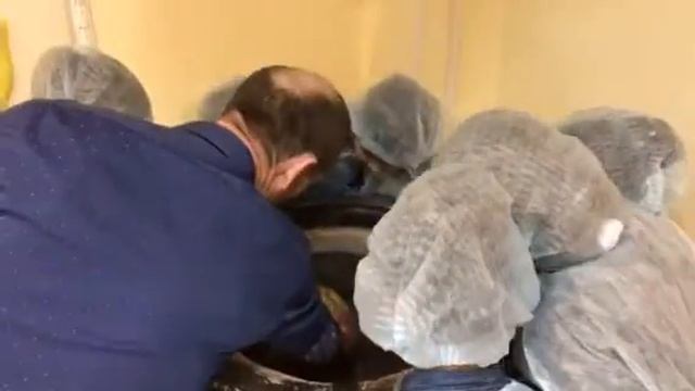 Ездили с классом смотреть как печётся хлеб булочки пироженки