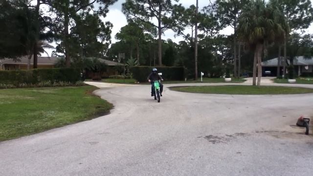 Riding the Kawasaki KX80 Motocross Bike смотреть онлайн