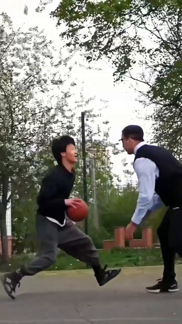 Ботан Удивил Азиата своим Уровнем игры в Баскетбол 😰 Nerd Basketball Prank