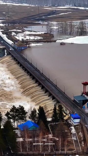Перелив на плотине Сергеевского водохранилища на 19 апреля составил 316 см. #ско смотреть онлайн