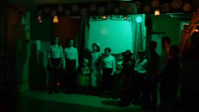 Песня за печкою поет сверчок смотреть онлайн