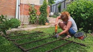 Сделала деревянную шпалеру для винограда своими руками из хлама