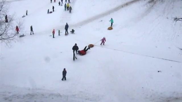 Покатушки. Катаемся на санках. смотреть онлайн