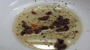 Маринованная красная капуста с яблоком изюмом и орехами