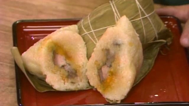 Moo Shu Chicken and Mushroom Recipe | Yan Can Cook | KQED смотреть онлайн