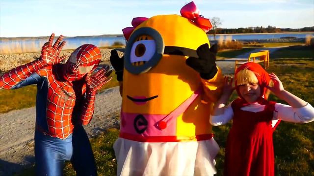 Шары Маши раздавлены под машиной Джокера с Человеком-пауком Эльзой  Забавная Маша Видео