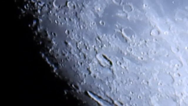 Луна сейчас в 18 раз дальше от Земли, чем когда появилась в первый раз. Луна улетает в космос