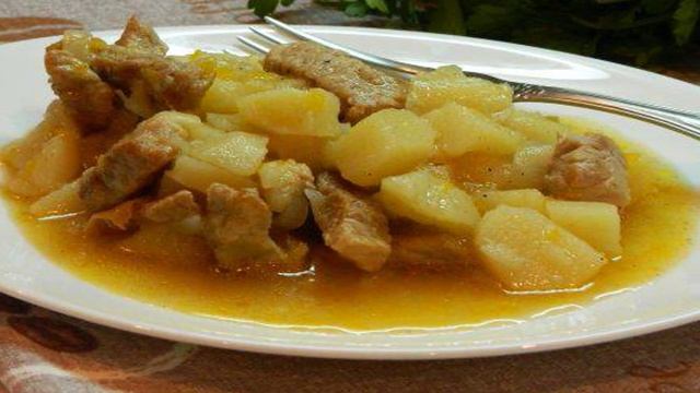 Тушеный картофель с мясом
