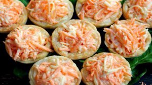 Тарталетки с морковным салатом