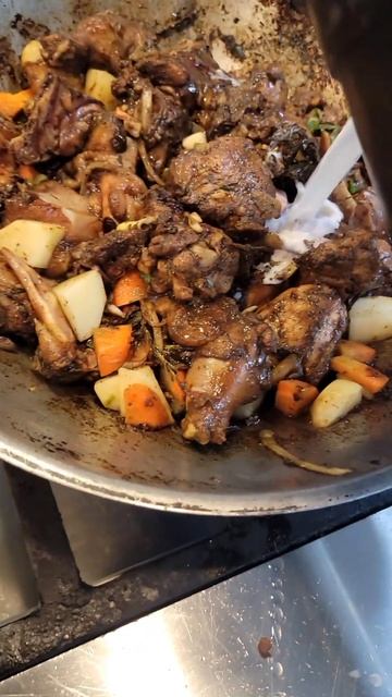 Jamaican Inspired Coconut Brown Stew Chicken смотреть онлайн