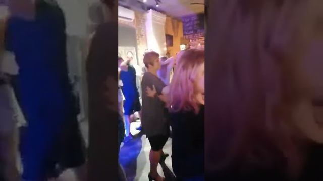 Танцуем в "Wine not" смотреть онлайн