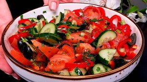 Идеальный перекус: Свежие овощи + маслины + зелень. Вкус как в Греции!
