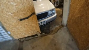 Снятие заднего бампера Audi A6 C4 quattro ,2.5 tdi (Audi A6 C4  quattro  pakaļējā bufera noņemšana)