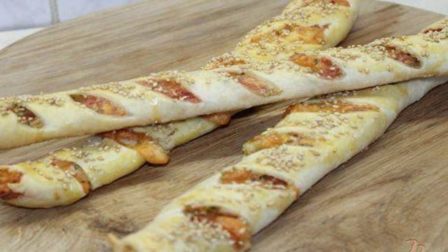 Соленая трубочка с кунжутом