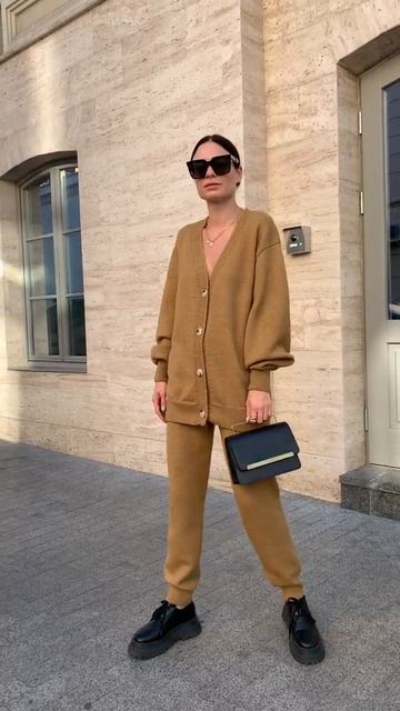 Cashmere knitted 2-piece set with buttoned cardigan and joggers смотреть онлайн