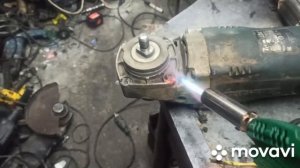 Откручиваем больты приклеенные крепким фиксатором резьбы