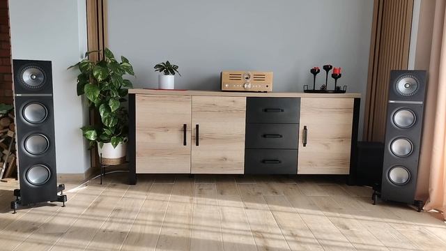 Pier Audio amplifier and Kef speakers - short sample of music (blues) смотреть онлайн