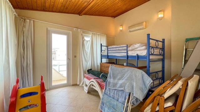 Большой меблированный дуплекс 3+1 на первой береговой линии в Махмутларе смотреть онлайн