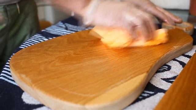 Как разделочные доски становятся стильными. Обработка маслом и воском WOODDIST #мебель #доски #слэб смотреть онлайн