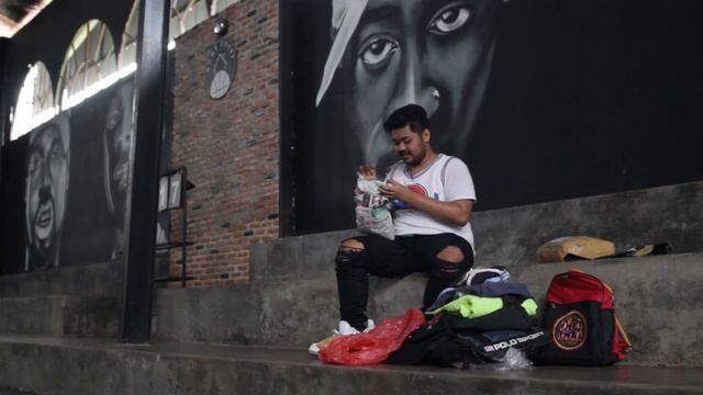 THRIFTING JAKET LAKERS VINTAGE смотреть онлайн