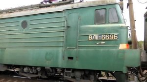ВЛ11.8-669/740 Б с грузовым поездом следует через о.п. 472 км