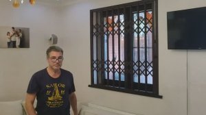 Раздвижная решётка на окно. Цвет медный антик.