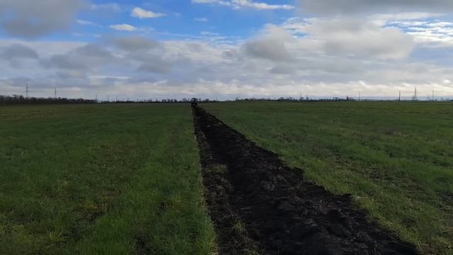 Пахота.Беларус 1222.3 с плугом ПС-4/35. МТЗ 892 с оборотным плугом regent. смотреть онлайн