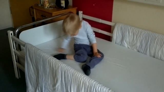 Эрик садится и сидит смотреть онлайн