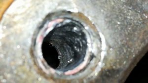 JCB поворотный кулак сломался болт крышки высверливаем с сохранением родной резьбы