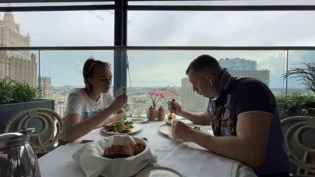 Вкусное летнее меню в ресторане White Rabbit 2021 Москва