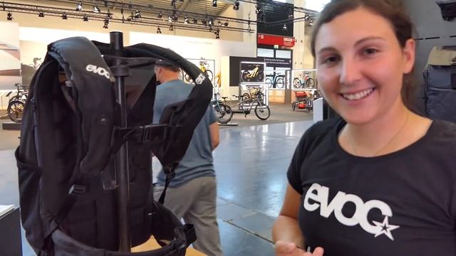 Premiere: Radfahrer-Airbag-Rucksack von EVOC Sports auf IAA MOBILITY – Commute AIR PRO 18, Intervie смотреть онлайн