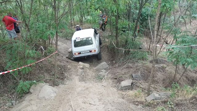 Нива прохождение каменистого спец участка смотреть онлайн