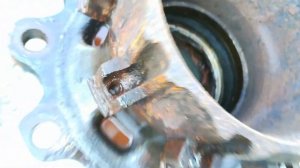 DAF ступица сломались болты крепления тормозного диска удаляем с сохранением родной р