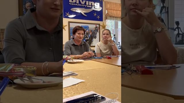 Круглый стол с Королевами и фрейлинами. Обмен опытом смотреть онлайн