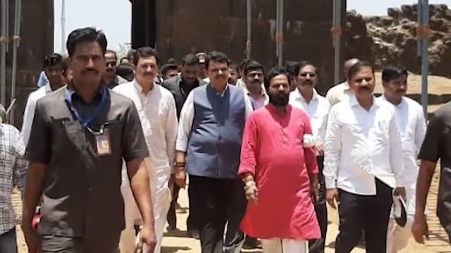 Raigad Fort | CM Devendra Fadnavis inspecting restoration work at Raigad fort