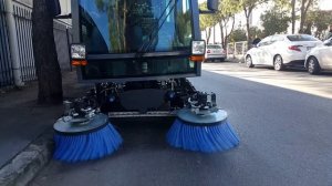 Компактная вакуумная подметально-уборочная машина VOS 2000