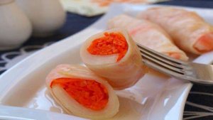 Квашеные капустные рулетики с морковью