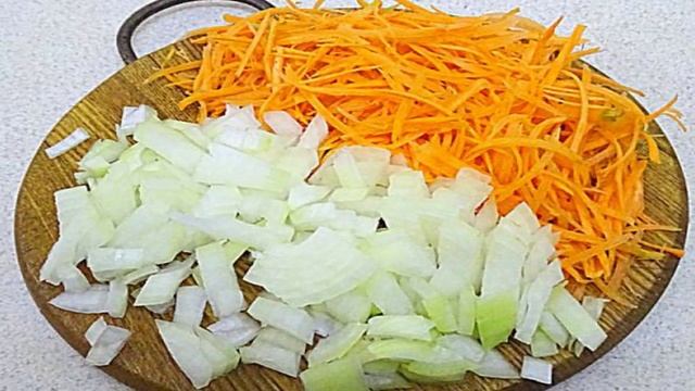 Хек жареный с овощами и грибами
